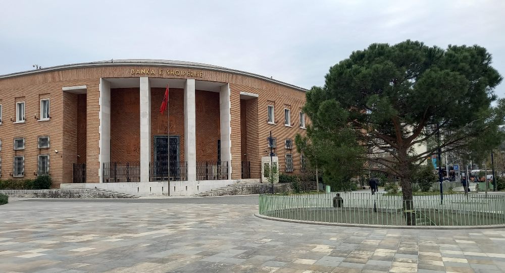 Banka e Shqipërisë uIi normën bazë të interesit, kreditë pritet të bëhen më të lira